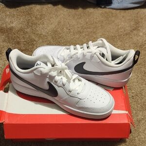 Nike White and Black Sneakers Classic Style